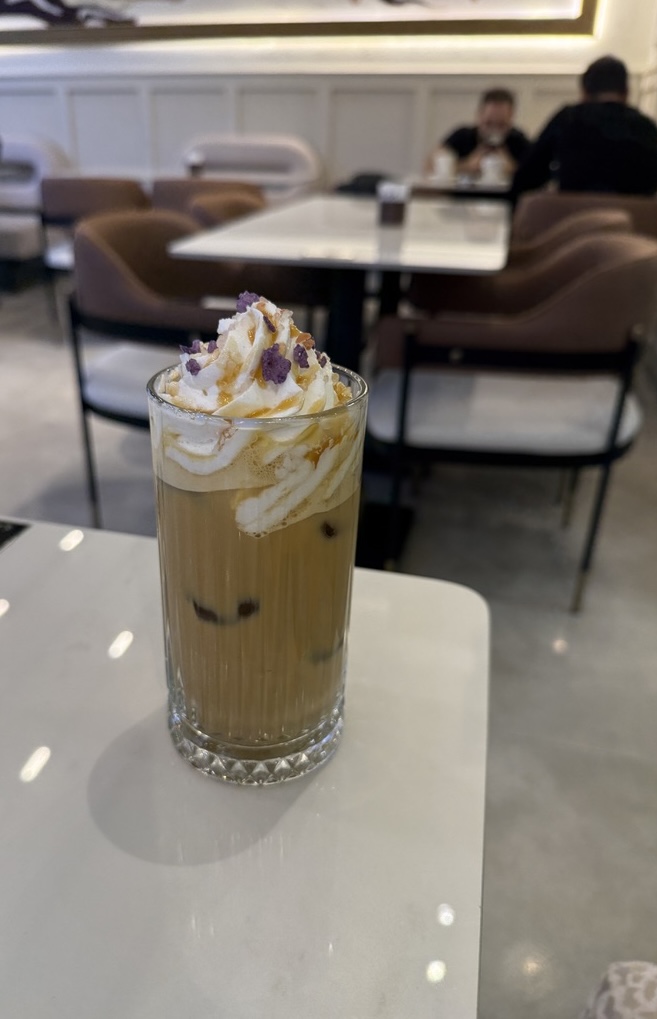 𝑰𝑪𝑬 𝑺𝑨𝑳𝑻𝑬𝑫 𝑪𝑨𝑹𝑨𝑴𝑬𝑳 𝑳𝑨𝑻𝑻𝑬